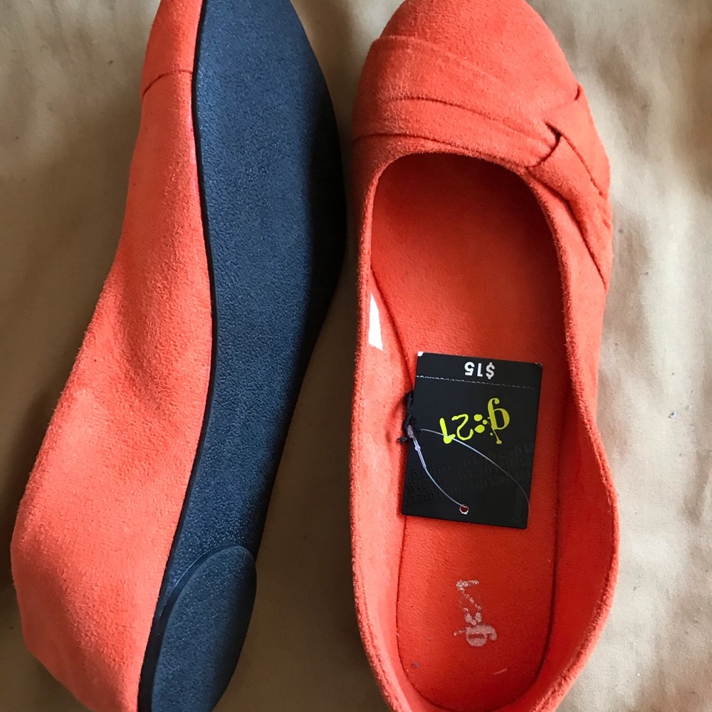 women’s flats - Picture 2 of 2